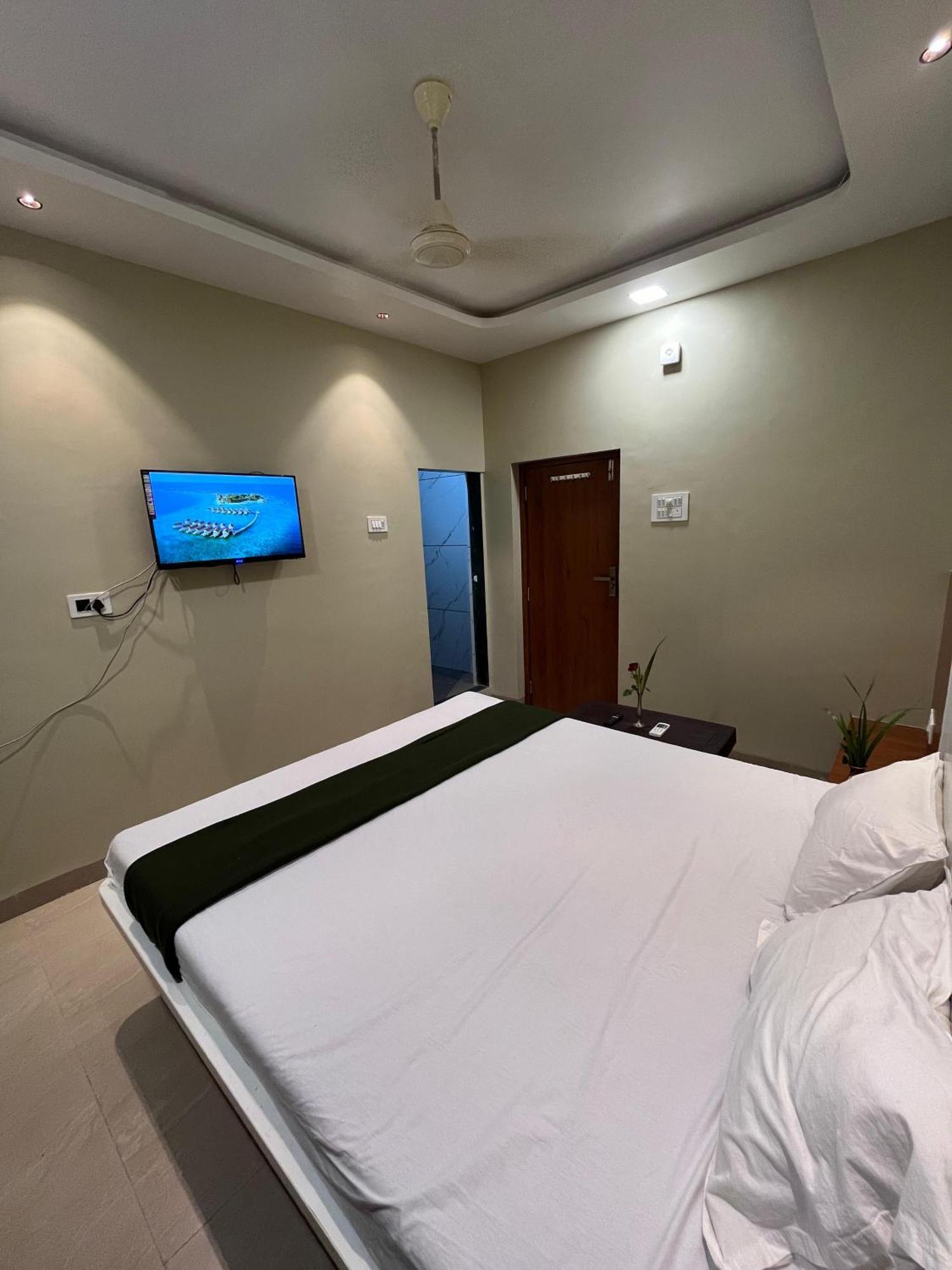 Hotel Sun Lodging Bhiwandi Buitenkant foto